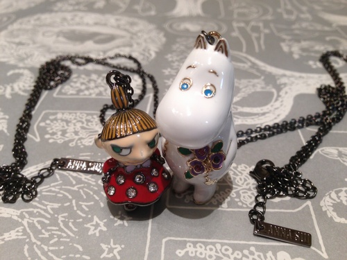 ANNA SUI×MOOMINのアクセサリーを期間限定販売！ | ムーミン公式サイト