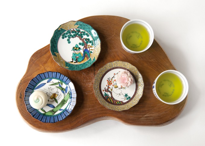 ムーミンが九谷焼の小皿に、五彩を活かした日本画のようなデザイン 